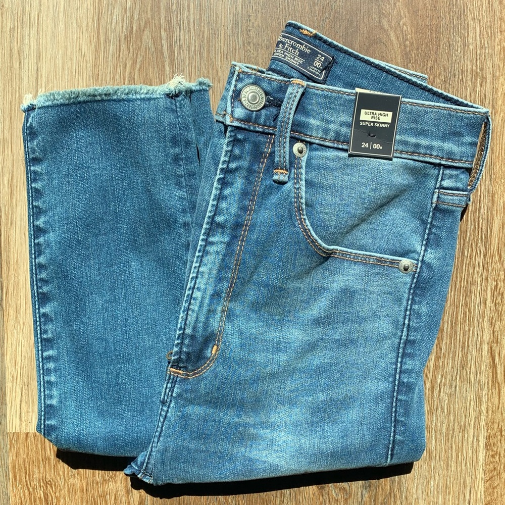 NWT A&F High-Rise Skinny Jeans 24